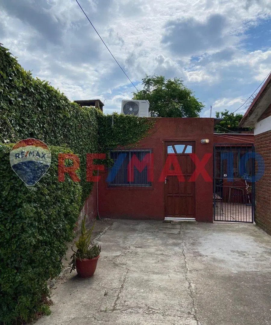 CASA EN EXELENTE ESTADO LISTA PARA VIVIR 2