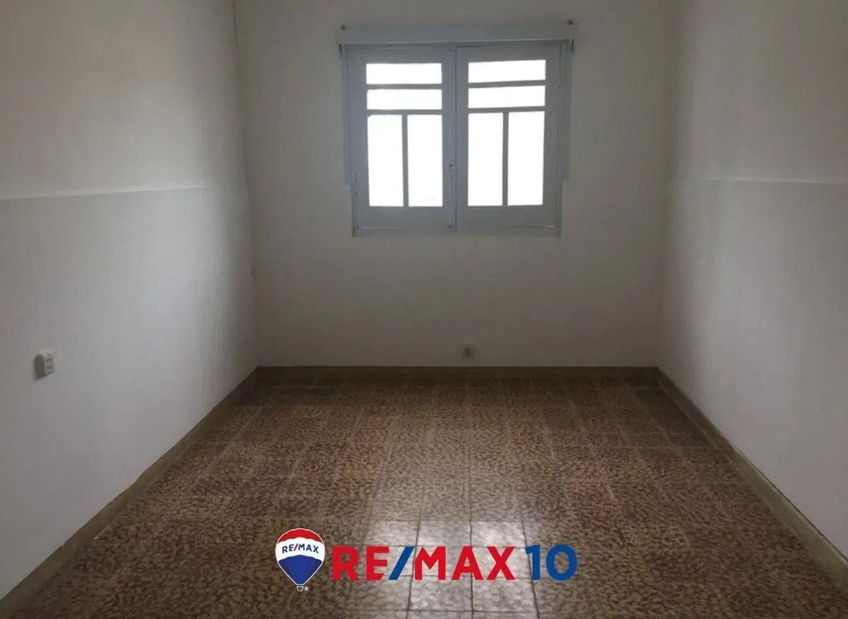 VENTA DE CASA - 3 DORM -GARAGE - AV PRINCIPAL 2