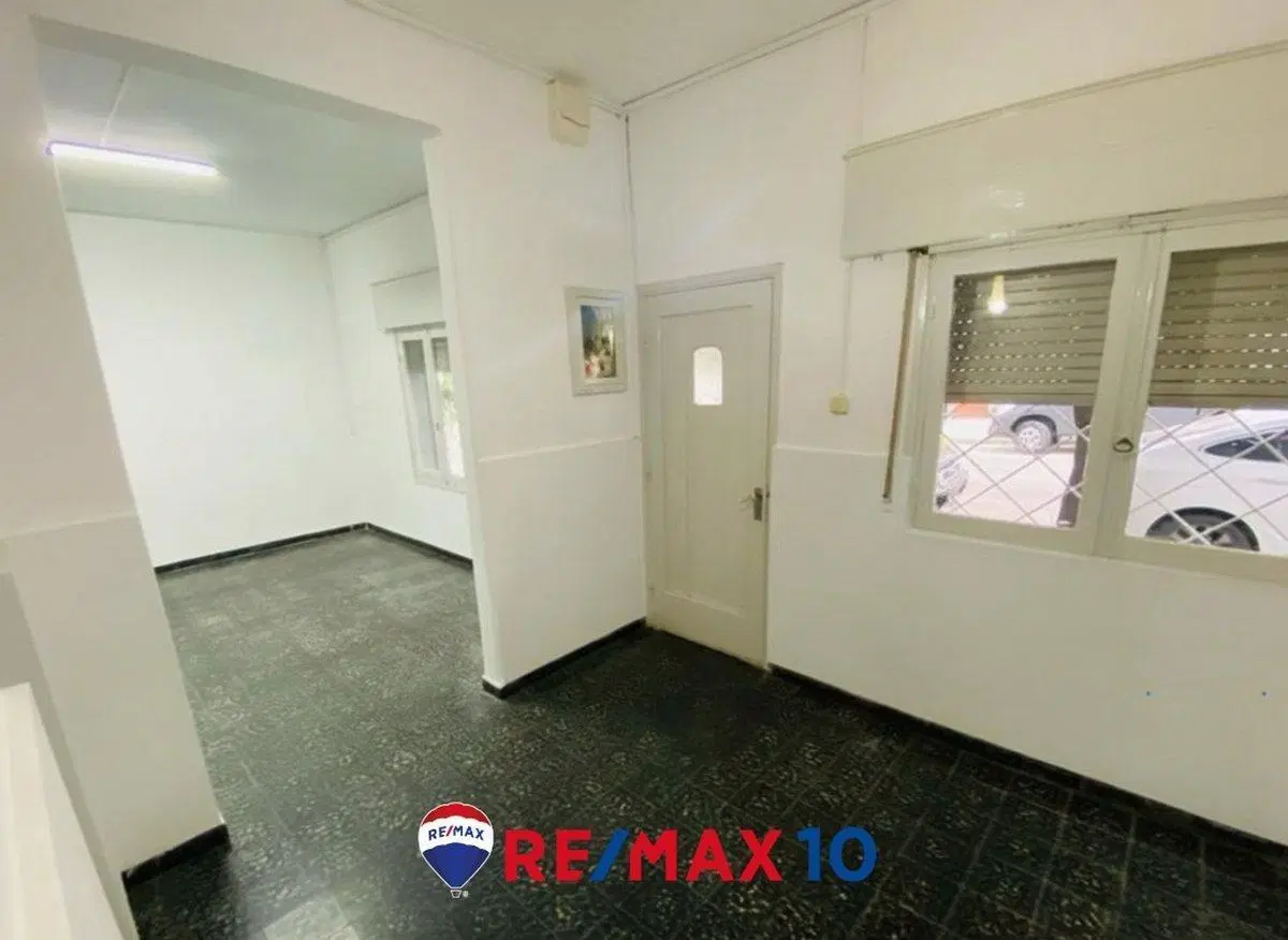 VENTA DE CASA - 3 DORM -GARAGE - AV PRINCIPAL 3