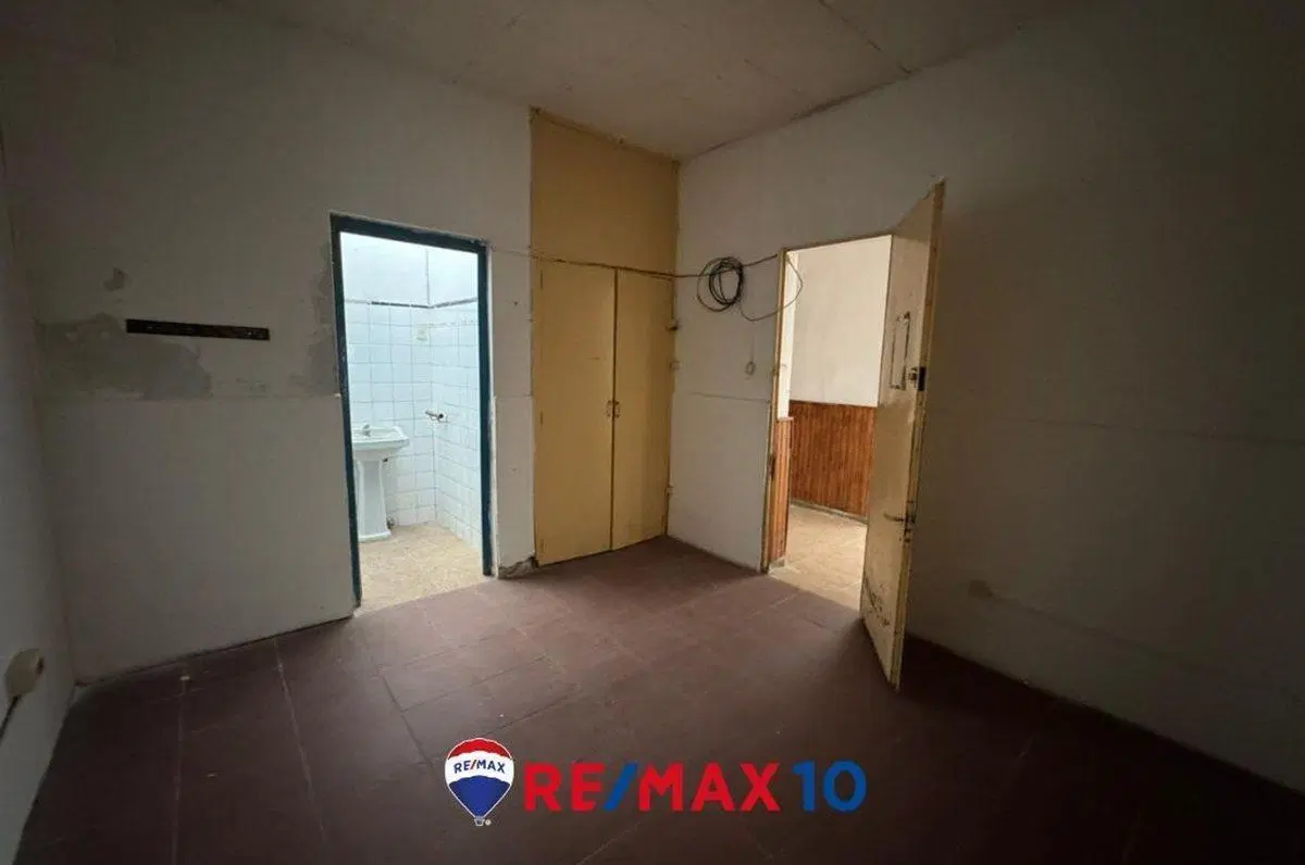 PROPIEDAD CON EXCELENTE POTENCIAL COMERCIAL 8