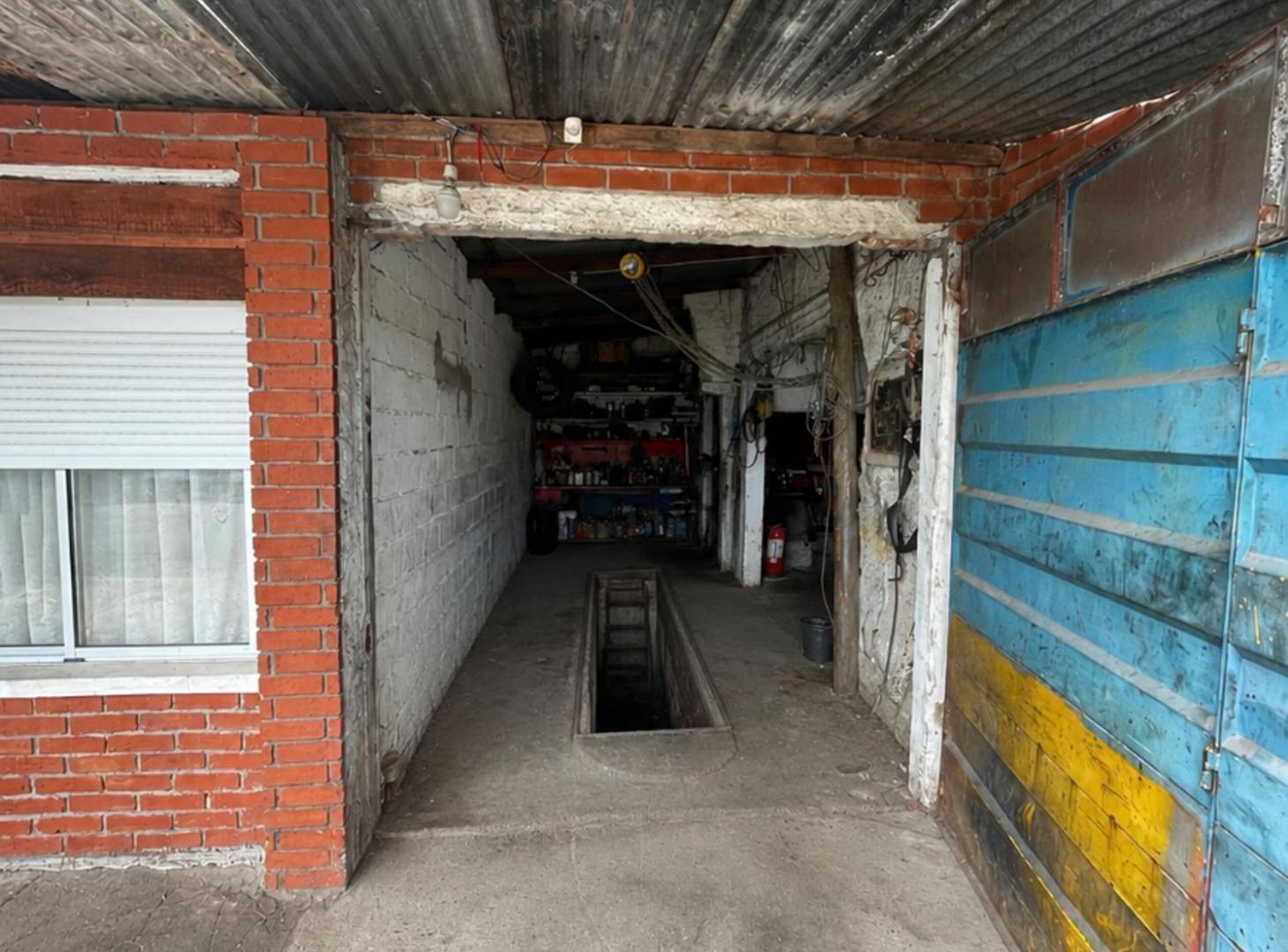 Foto de Oportunidad para inversores 3 casas mas galpón., imagen 2