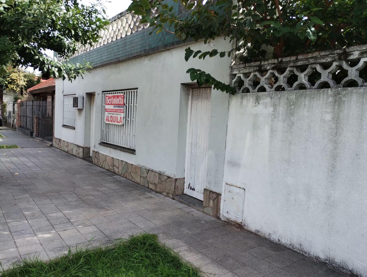 CASA DE 3 AMBIENTES EN ALQUILER SAN JUSTO