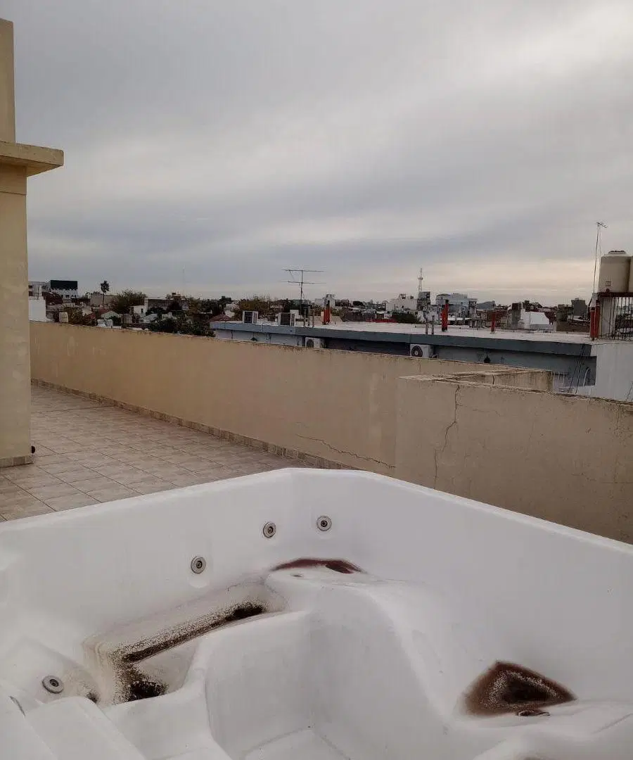 Departamento de DOS ambientes con cochera y lavadero cubiertoa propios y terraza con jacuz 5