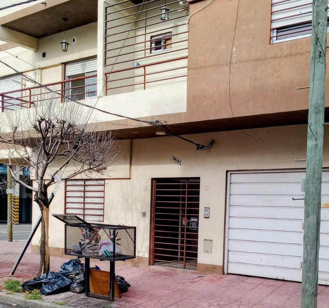 Departamento de DOS ambientes con cochera y lavadero cubiertoa propios y terraza con jacuz