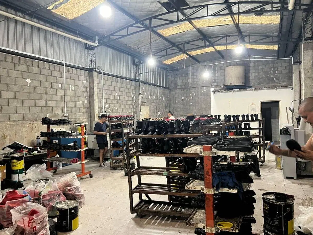 GALPON 546 MTS2 CUBIERTOS- SALIDA A DOS CALLES- MONTACARGA OPERATIVO- FUERZA MOTRIZ- 5