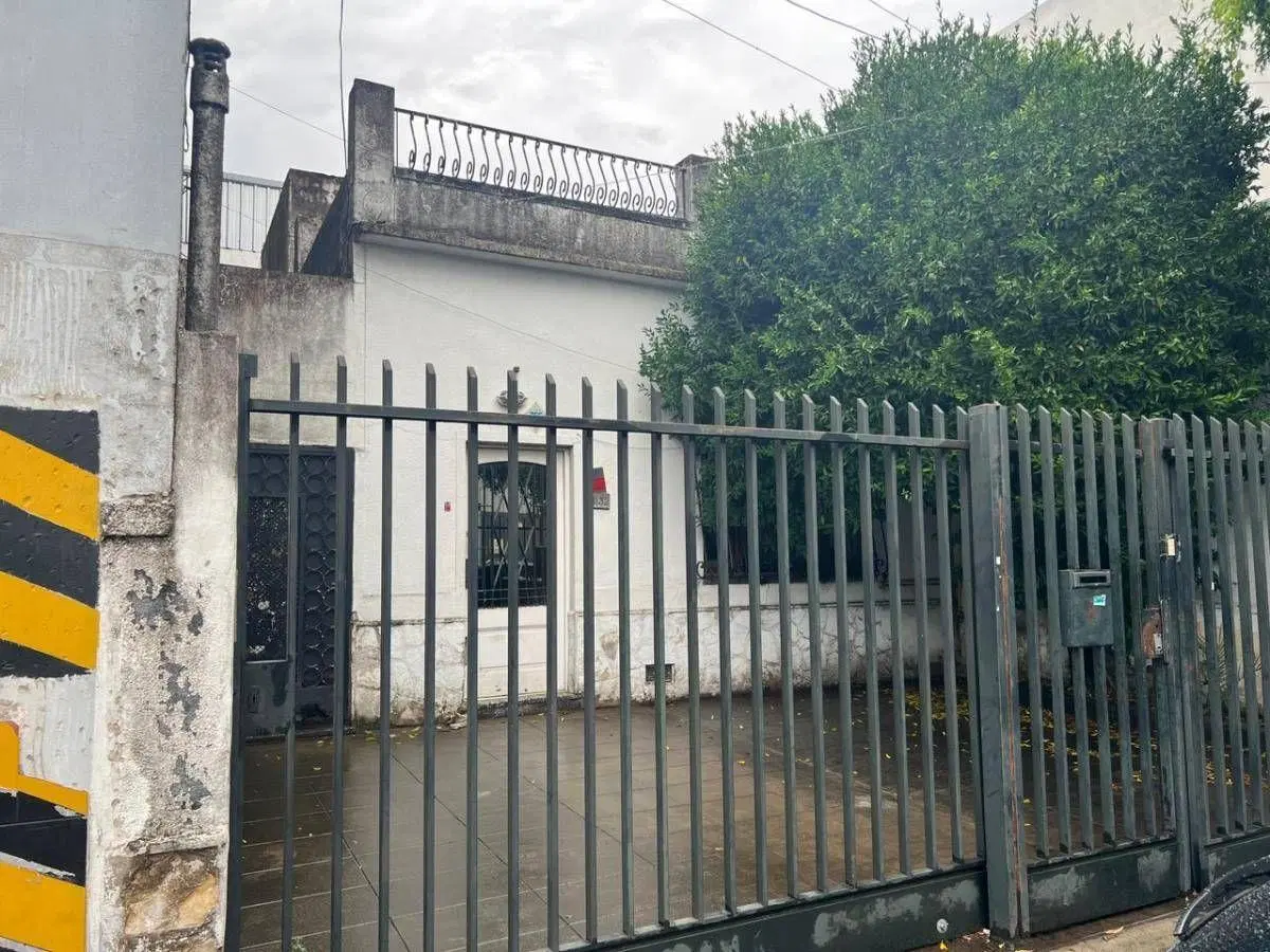 GALPON 546 MTS2 CUBIERTOS- SALIDA A DOS CALLES- MONTACARGA OPERATIVO- FUERZA MOTRIZ- 3