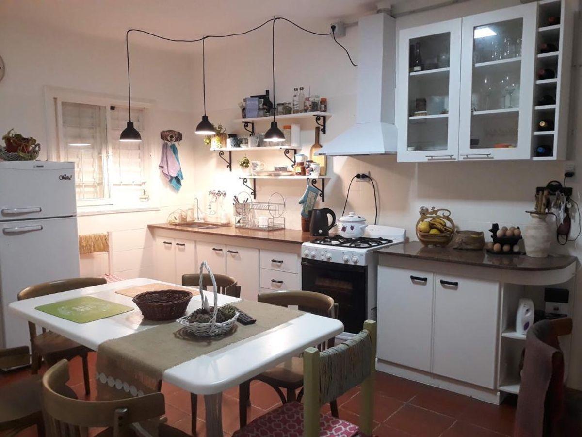 Foto de VENTA CASA 3 DORMITORIOS BARRIO ARGUELLO - CON LOCAL COMERCIAL Y, imagen 1