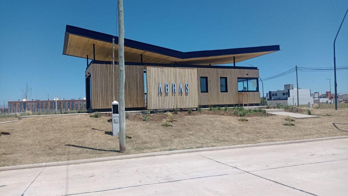 Lote central en VENTA en ABRAS de Manantiales - 250 Metros Fondo Norte