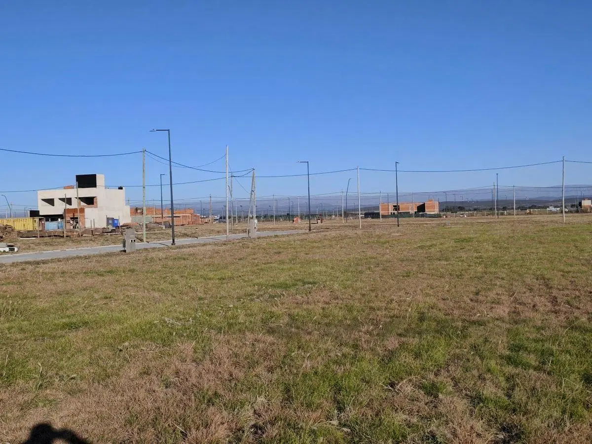 Lote central en VENTA en ABRAS de Manantiales - 250 Metros Fondo Norte 2