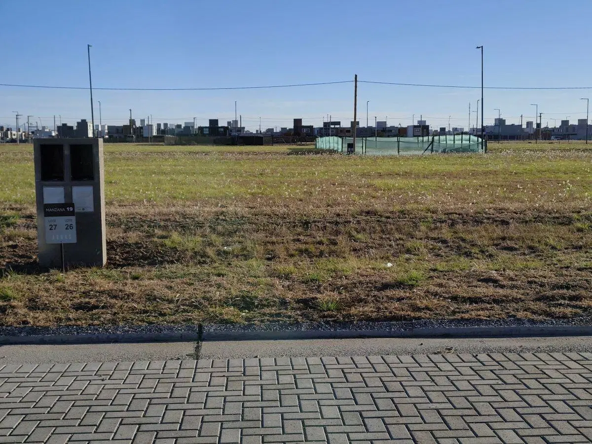 Lote central en VENTA en ABRAS de Manantiales - 250 Metros Fondo Norte 1