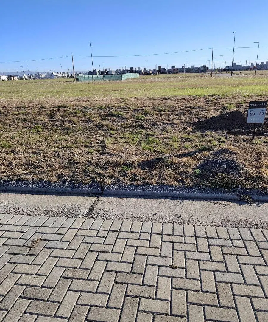 Lote central en VENTA en ABRAS de Manantiales - 250 Metros Fondo Norte 3