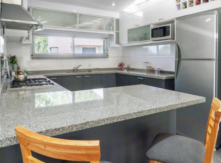 VENTA CASA EN BARRIO PRIVADO LA ANTONELLA, ZAVALLA 2