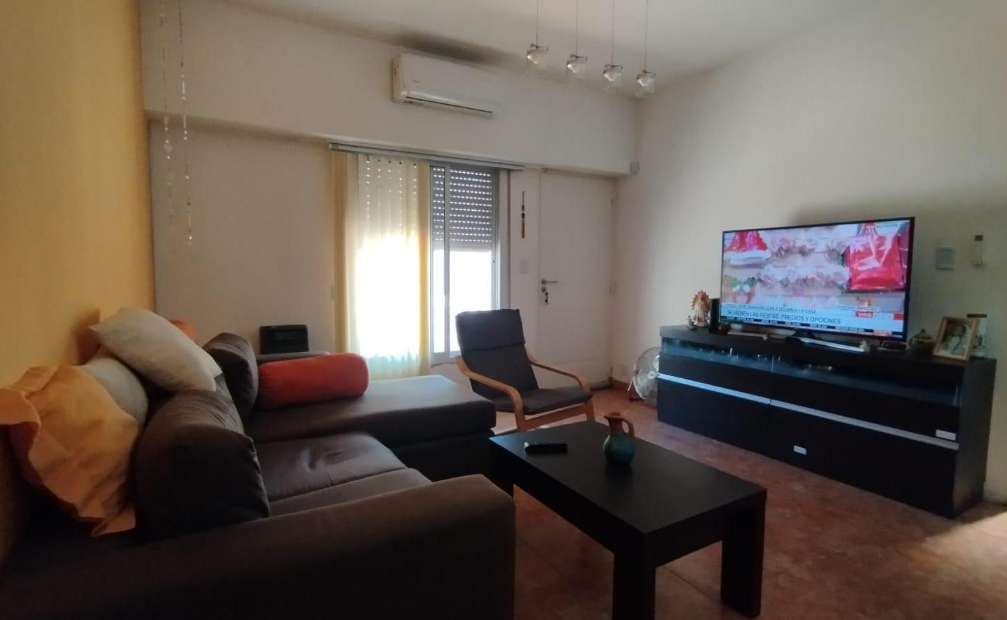 Foto de VENTA - CASA TRES DORMITORIOS CON QUINCHO CERRADO Y PILETA - VILLA, imagen 5
