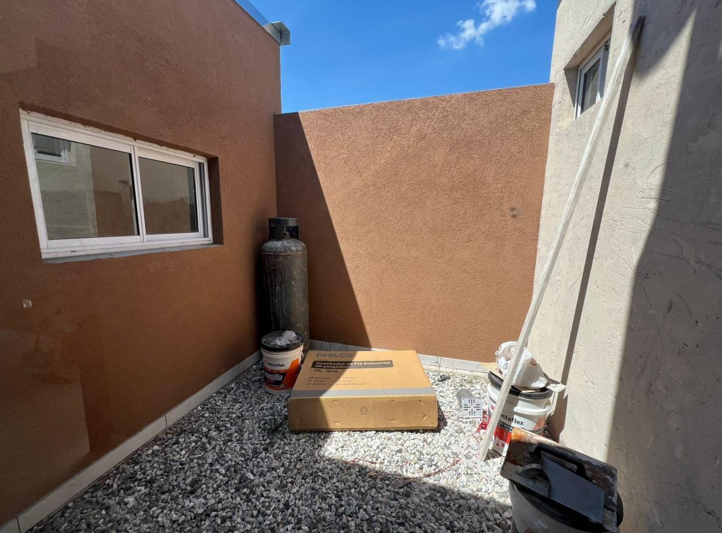 Foto de VENTA - CASA DE 1 DORMITORIO CON PATIO Y PILETA - PIÑERO, imagen 3