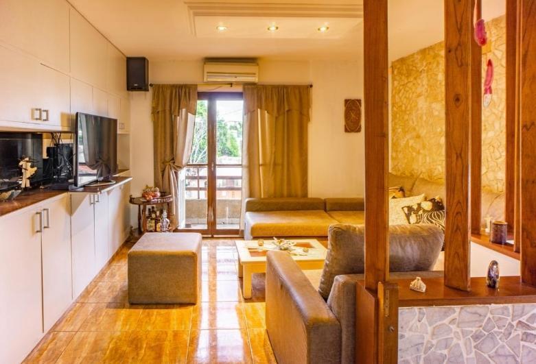 VENTA - CASA DE 4 DORMITORIOS CON COCHERA DOBLE - BARRIO BELGRANO - APTA CRÉDITO