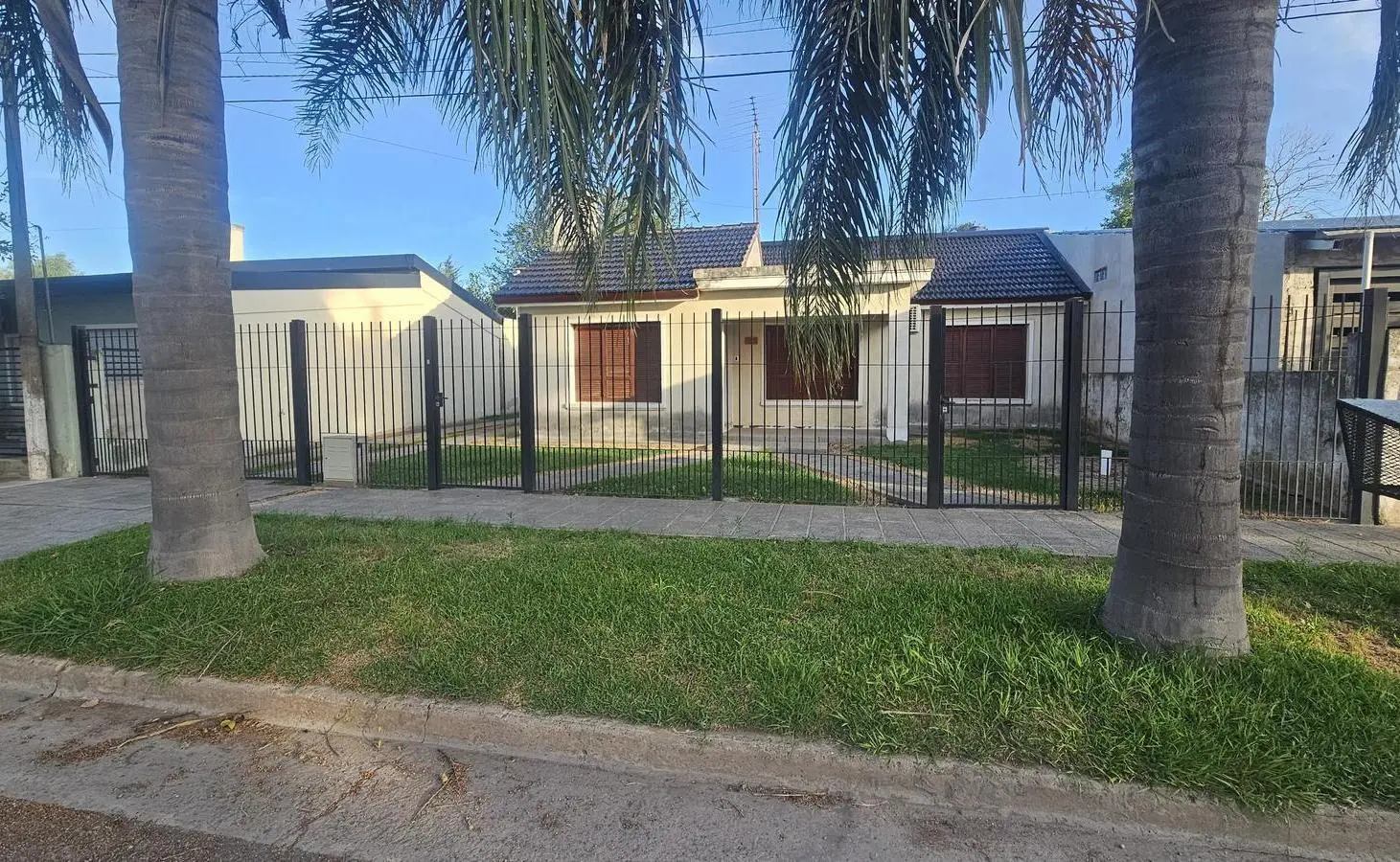 VENTA - CASA DOS DORMITORIOS CON JARDÍN Y PARRILLA - VILLA AMELIA 3