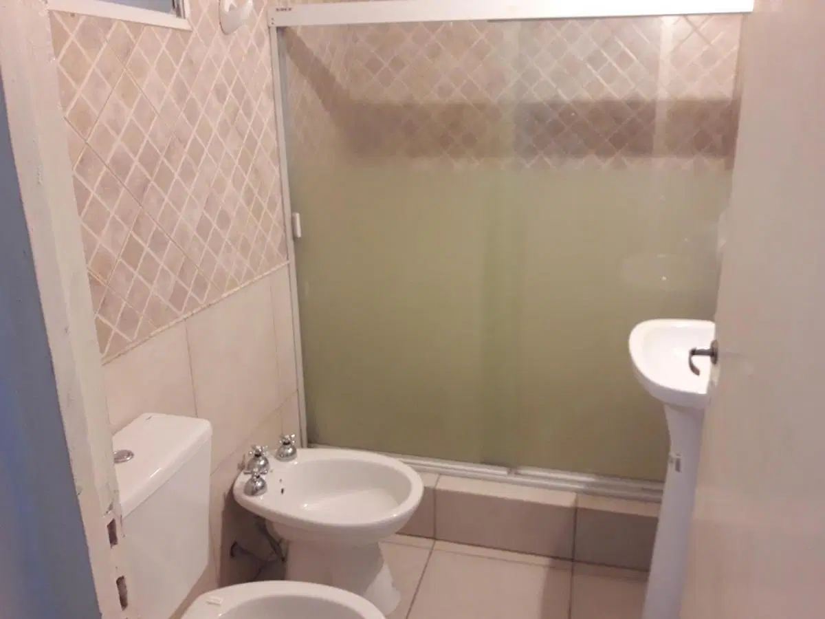 VENTA - CASA / LOCAL COMERCIAL 2 DORMITORIOS - LUDUEÑA / LAS MALVINAS 5