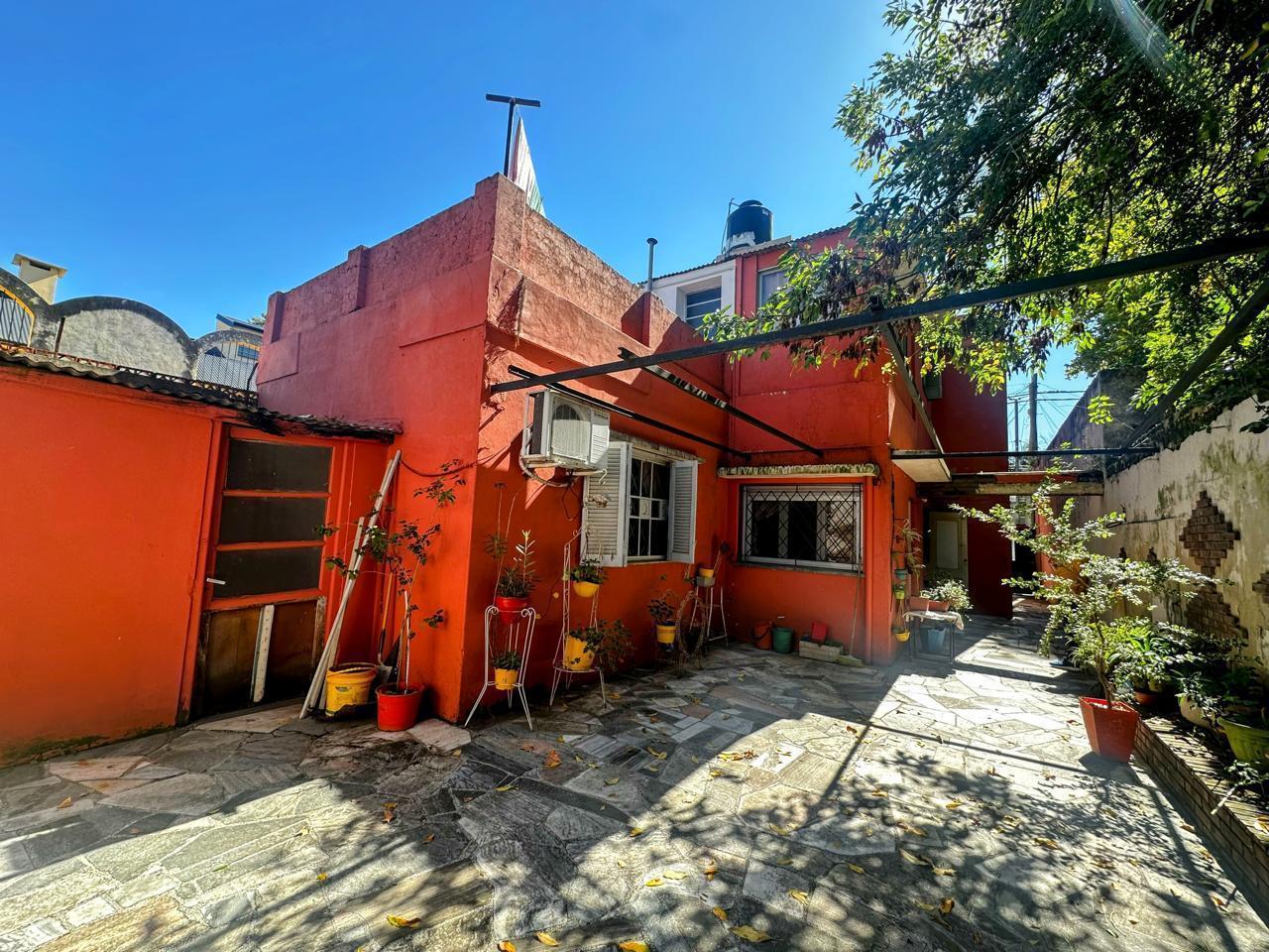Foto de VENTA - CASA DE 3 DORMITORIOS - 2 LOCALES COMERCIALES/COCHERA, imagen 1