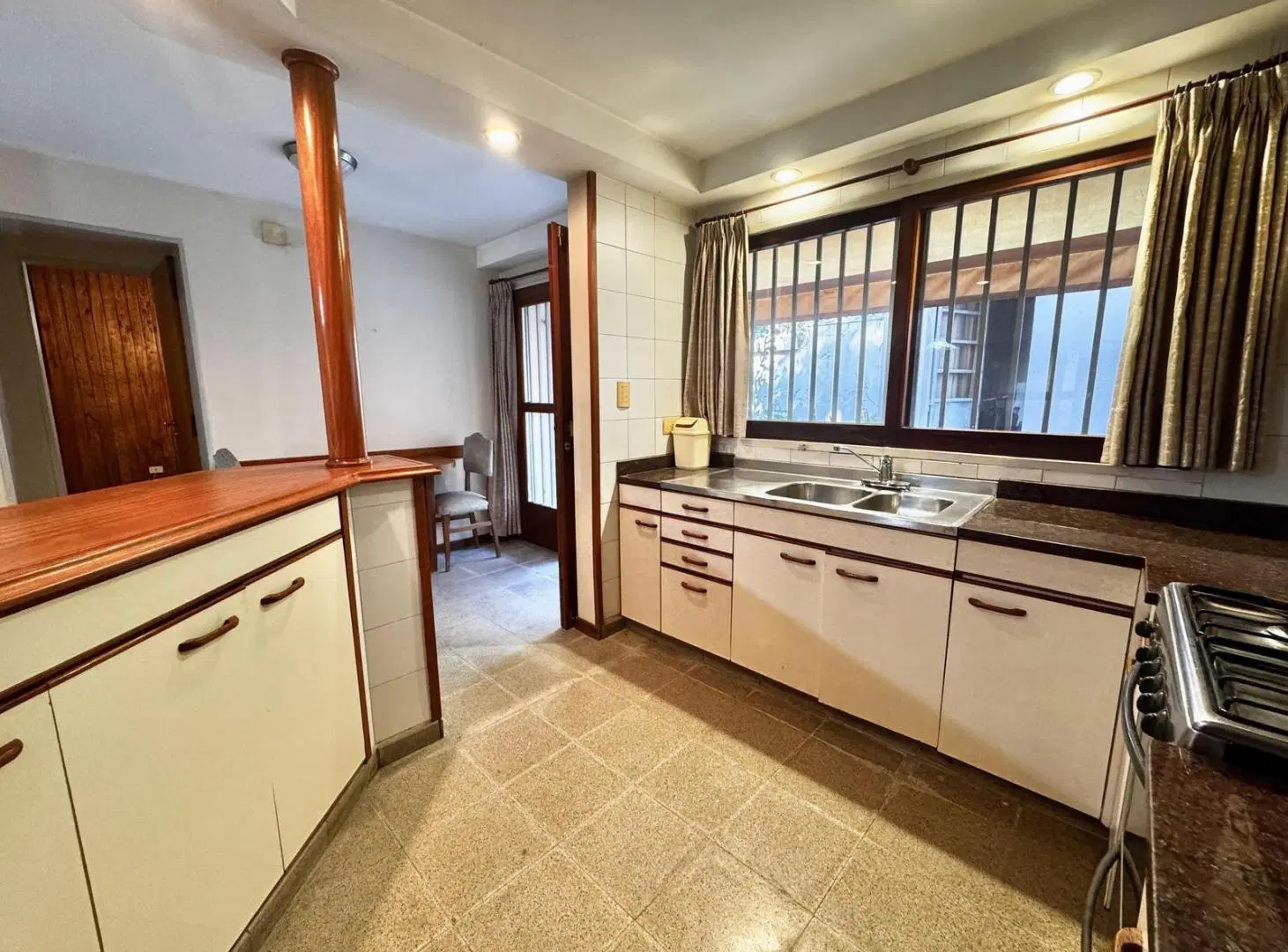 VENTA - CASA 3 DORMITORIOS CON PATIO Y COCHERA - BARRIO PARQUE 3