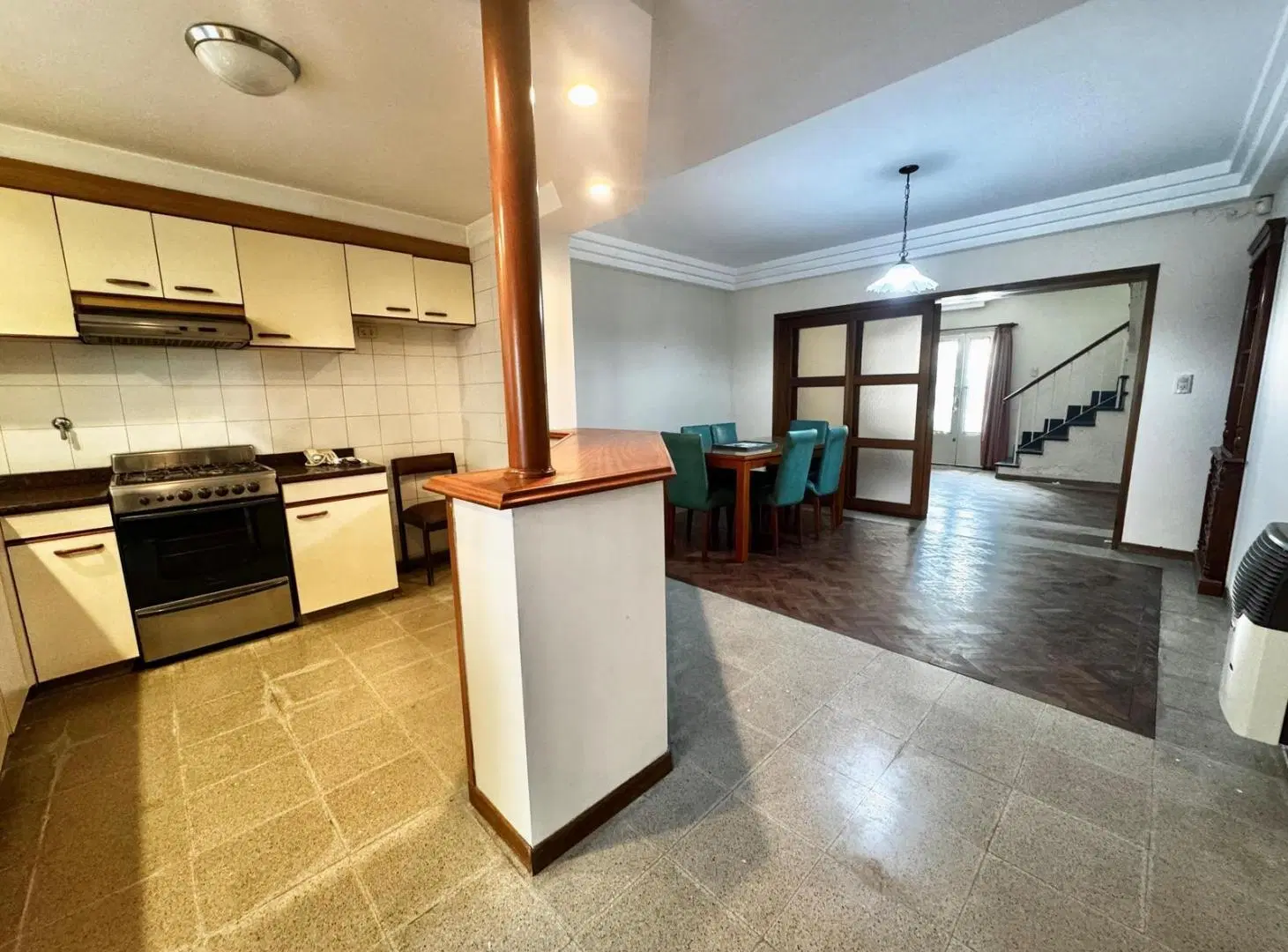 VENTA - CASA 3 DORMITORIOS CON PATIO Y COCHERA - BARRIO PARQUE 5
