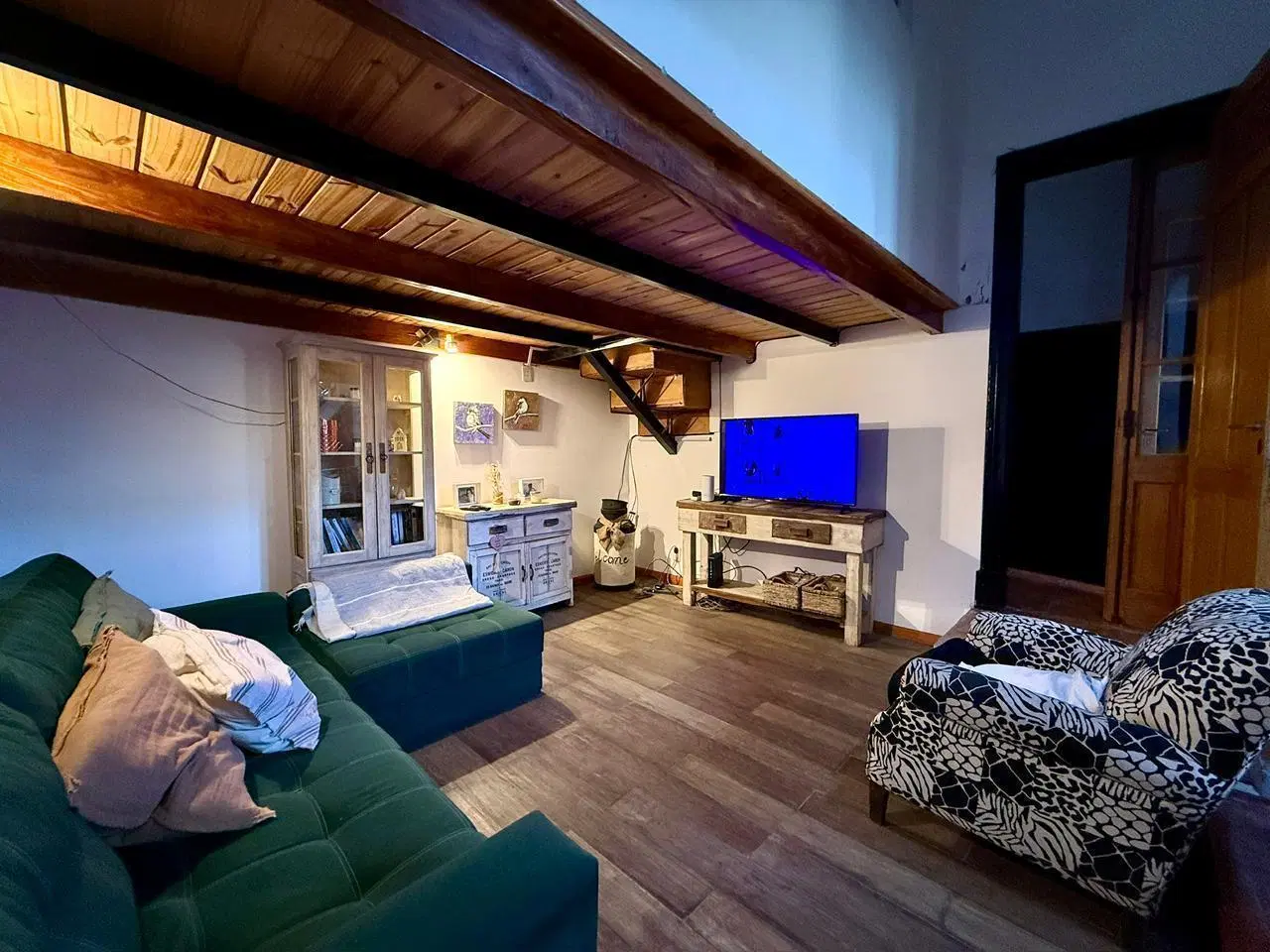 VENTA - CASA PASILLO DE 2 DORMITORIOS CON QUINCHO CERRADO Y TERRAZA - CENTRO 4