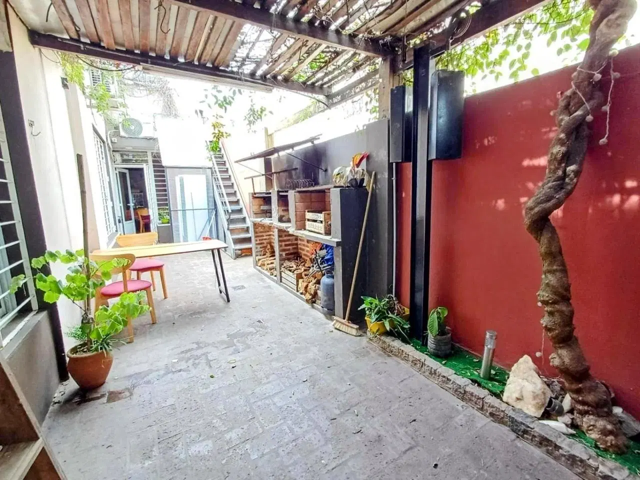 VENTA - CASA DE 2/3 DORMITORIOS Y COCHERA - ECHESORTU 5