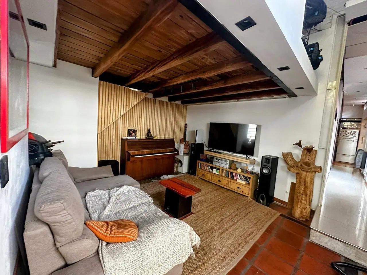 VENTA - CASA DE 2/3 DORMITORIOS Y COCHERA - ECHESORTU 1