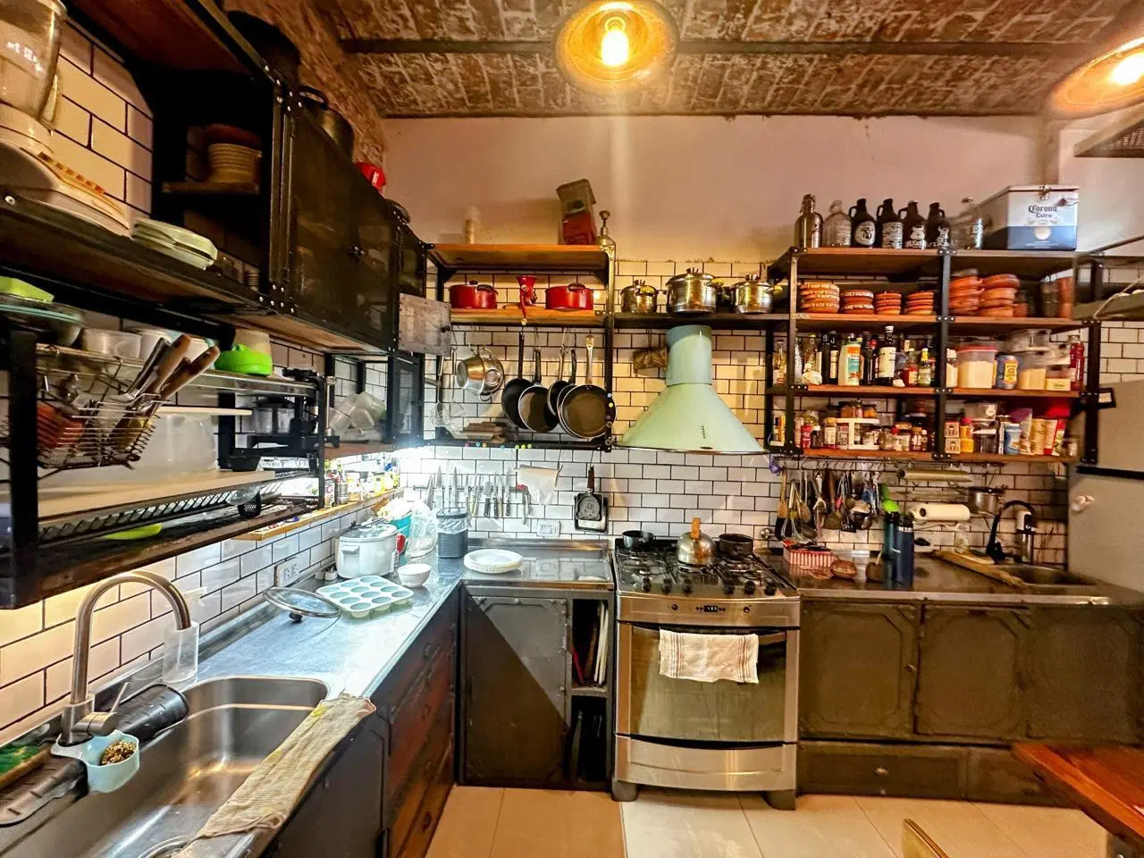 VENTA - CASA DE 2/3 DORMITORIOS Y COCHERA - ECHESORTU 4