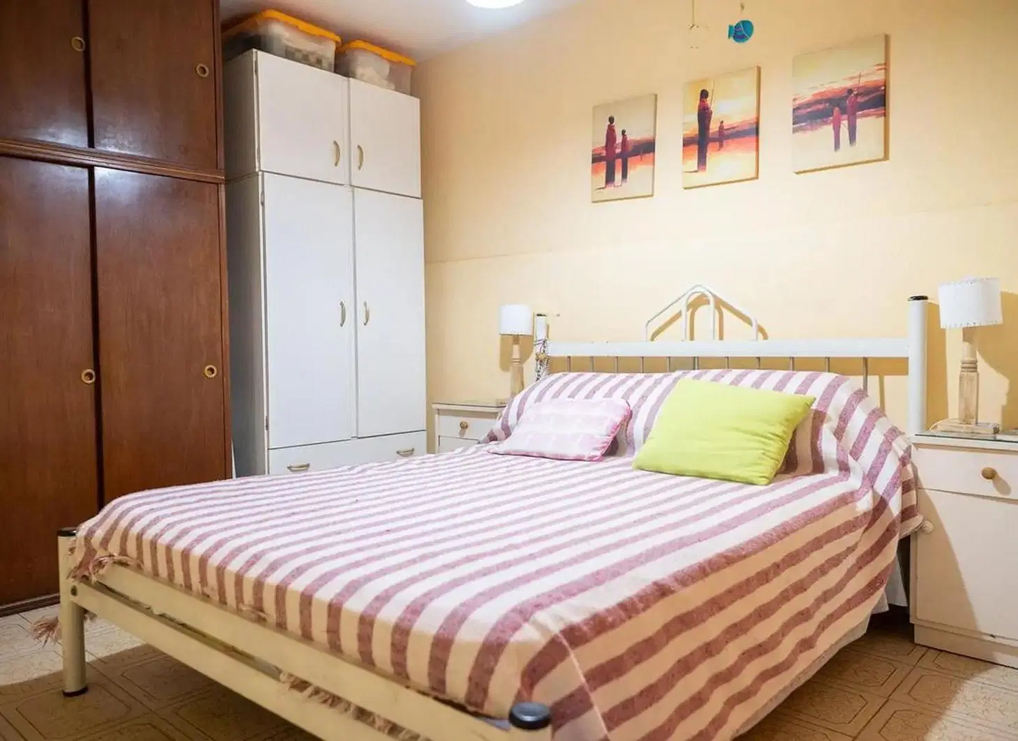 Venta - Departamento de pasillo de 3 dormitorios - Pichincha 1