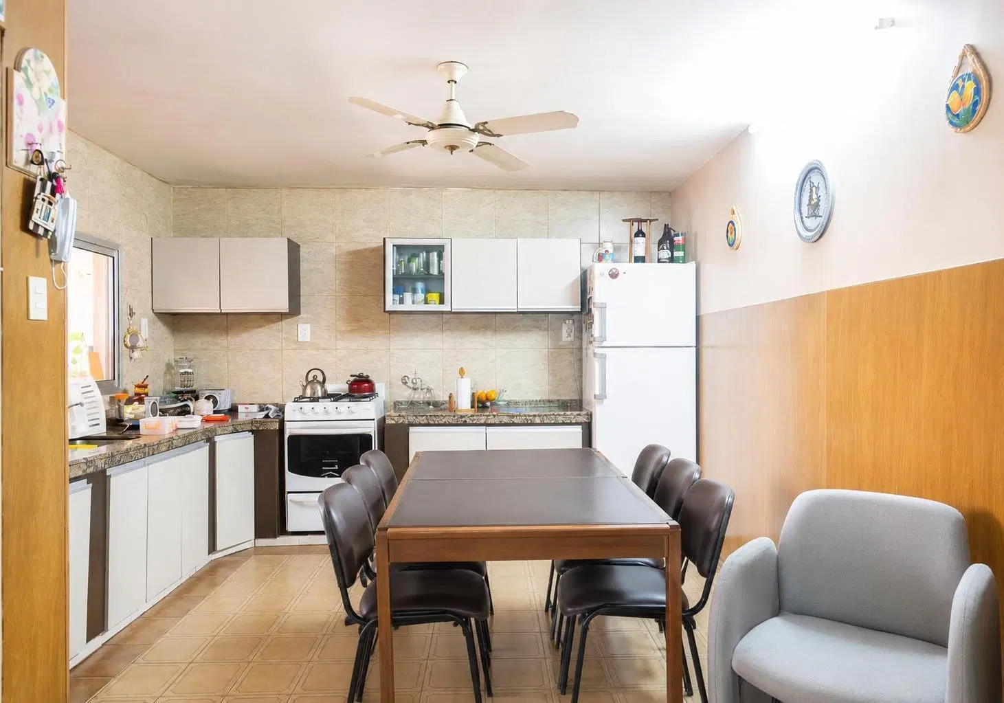 Venta - Departamento de pasillo de 3 dormitorios - Pichincha 2