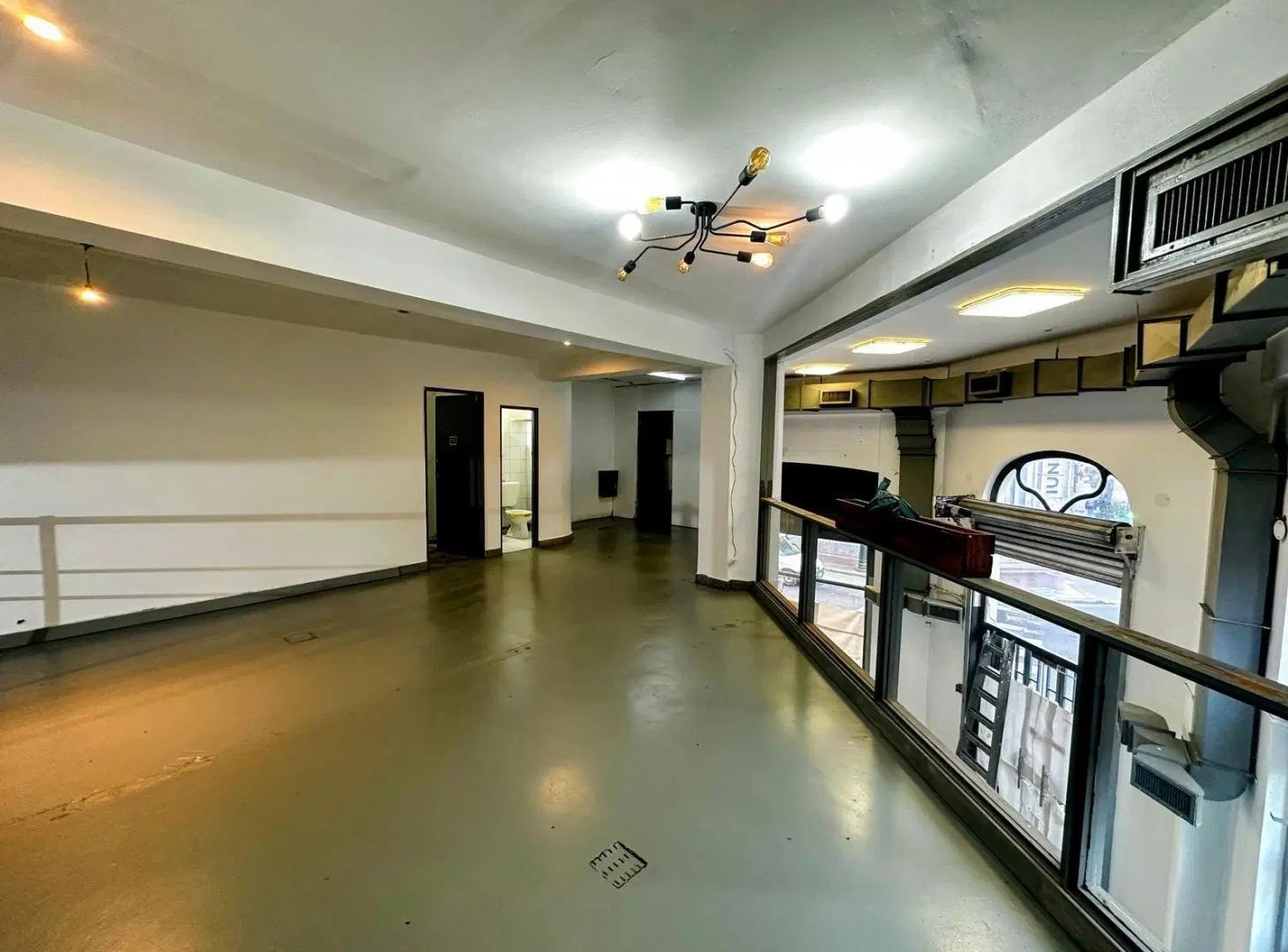 ALQUILER - LOCAL - GRAN ESQUINA COMERCIAL 4