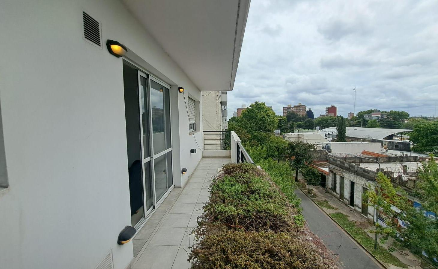 Foto de VENTA - DEPARTAMENTO 1 DORMITORIO CON BALCÓN - ECHESORTU, imagen 2