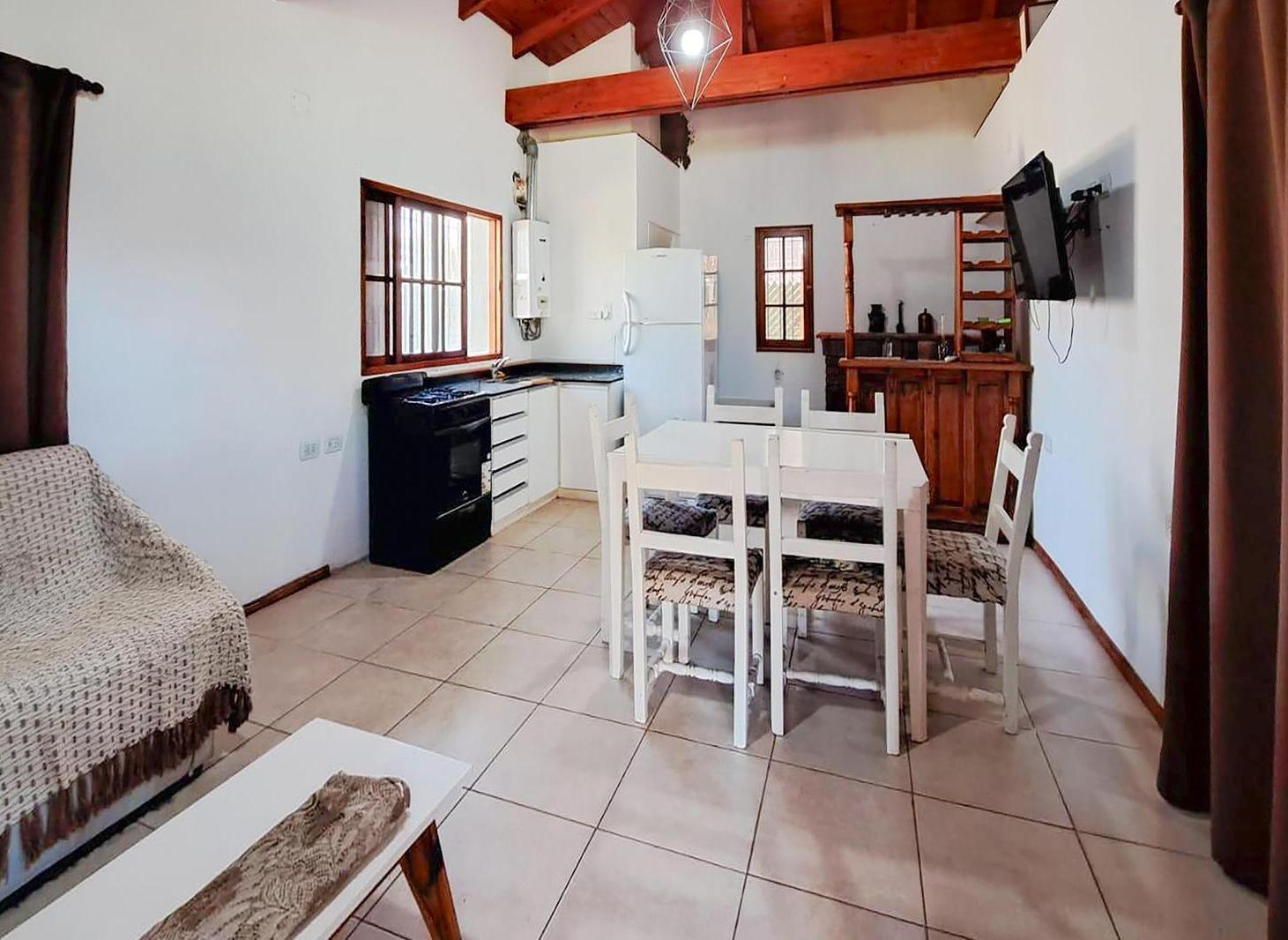 Foto de VENTA - CASA DE 2 DORMITORIOS, PISCINA Y GALERIA - ROLDAN, imagen 5