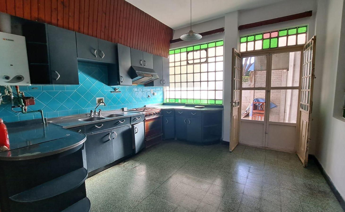 Foto de VENTA/PERMUTA - DOS CASAS DE 2 DORMITORIOS, JARDIN Y COCHERA - ALBERDI, imagen 5