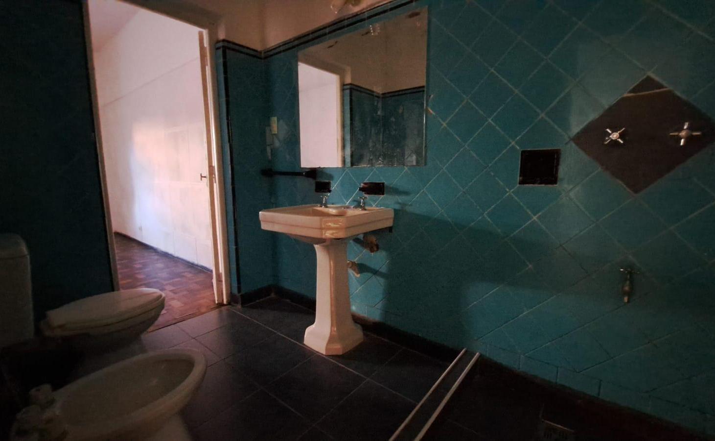 Foto de VENTA/PERMUTA - DOS CASAS DE 2 DORMITORIOS, JARDIN Y COCHERA - ALBERDI, imagen 4