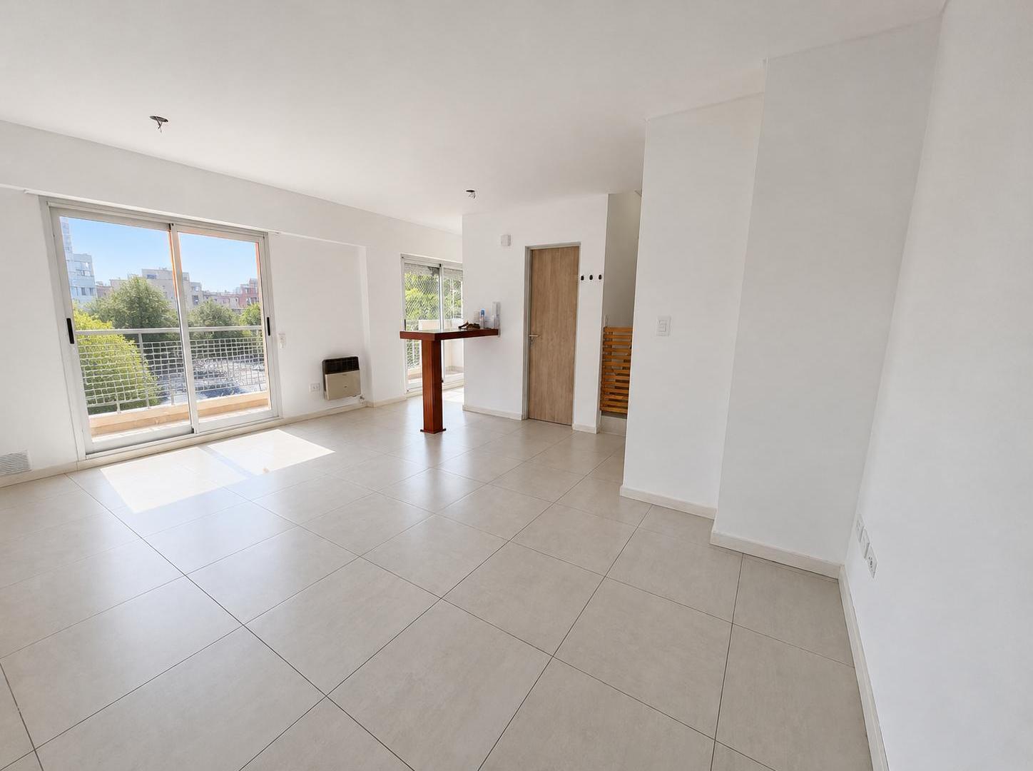 Foto de VENTA - DEPARTAMENTO 2 DORMITORIOS - TIPO DUPLEX POR ESCALERA CON COCHERA - ECHESORTU, imagen 1