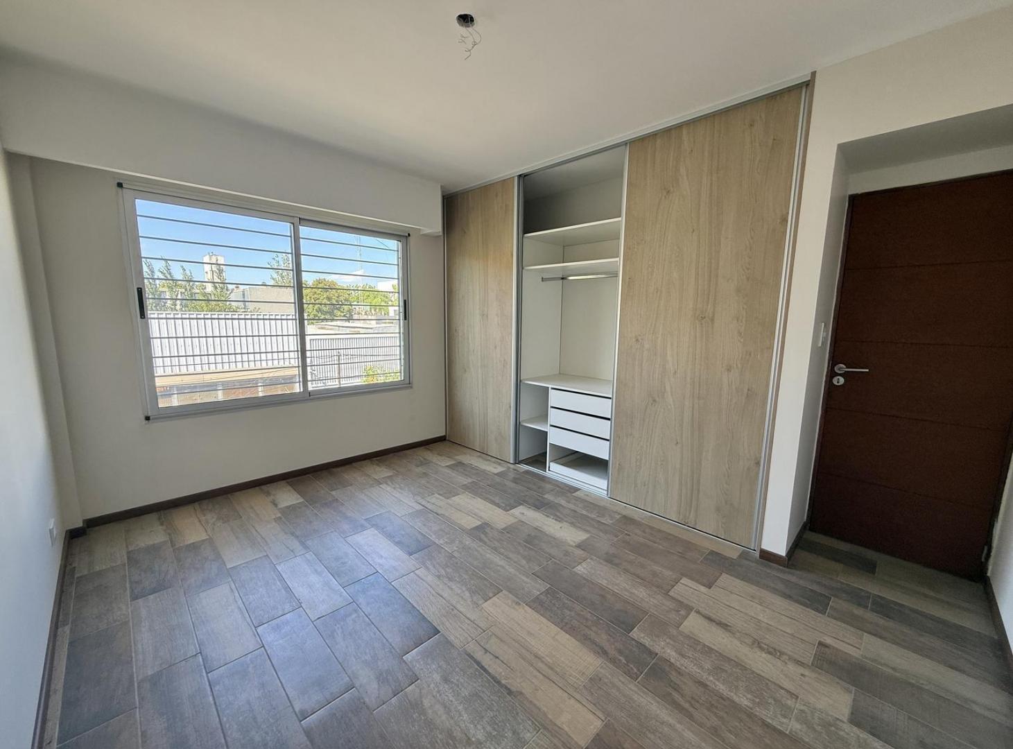 Foto de EN VENTA DEPARTAMENTO DE 2 DORMITORIOS CON COCHERA - APTO CREDITO, imagen 4