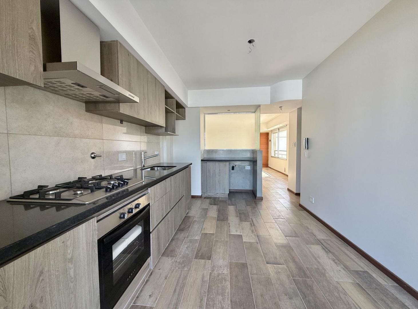 Foto de EN VENTA DEPARTAMENTO DE 2 DORMITORIOS CON COCHERA - APTO CREDITO, imagen 1