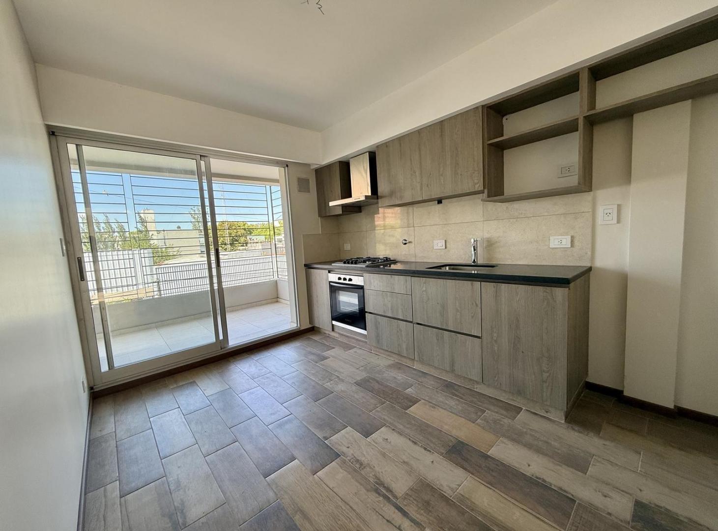 Foto de EN VENTA DEPARTAMENTO DE 2 DORMITORIOS CON COCHERA - APTO CREDITO, imagen 2