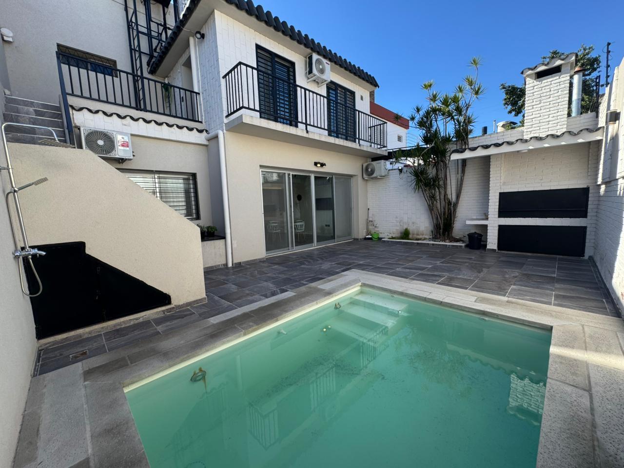 Foto de VENTA - CASA 3 DORMITORIOS CON PILETA Y COCHERA - JORGE CURA, imagen 5