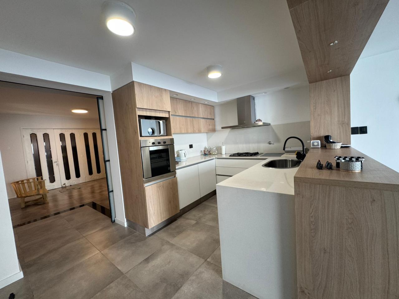 Foto de VENTA - CASA 3 DORMITORIOS CON PILETA Y COCHERA - JORGE CURA, imagen 3