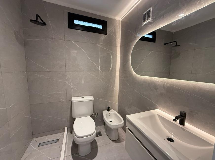 Foto de VENTA - DEPARTAMENTO RECICLADO 3 DORMITORIOS CON BALCÓN - CENTRO, imagen 5