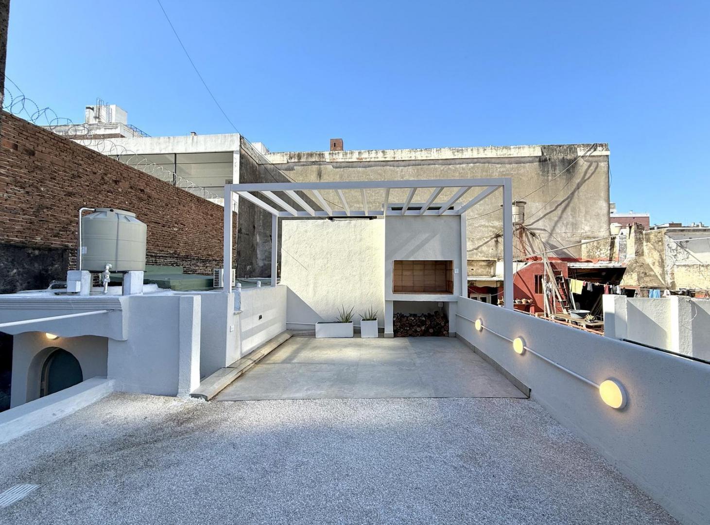Foto de VENTA - PH DE 2 DORMITORIOS + COMODIN - ZONA CENTRO, imagen 3
