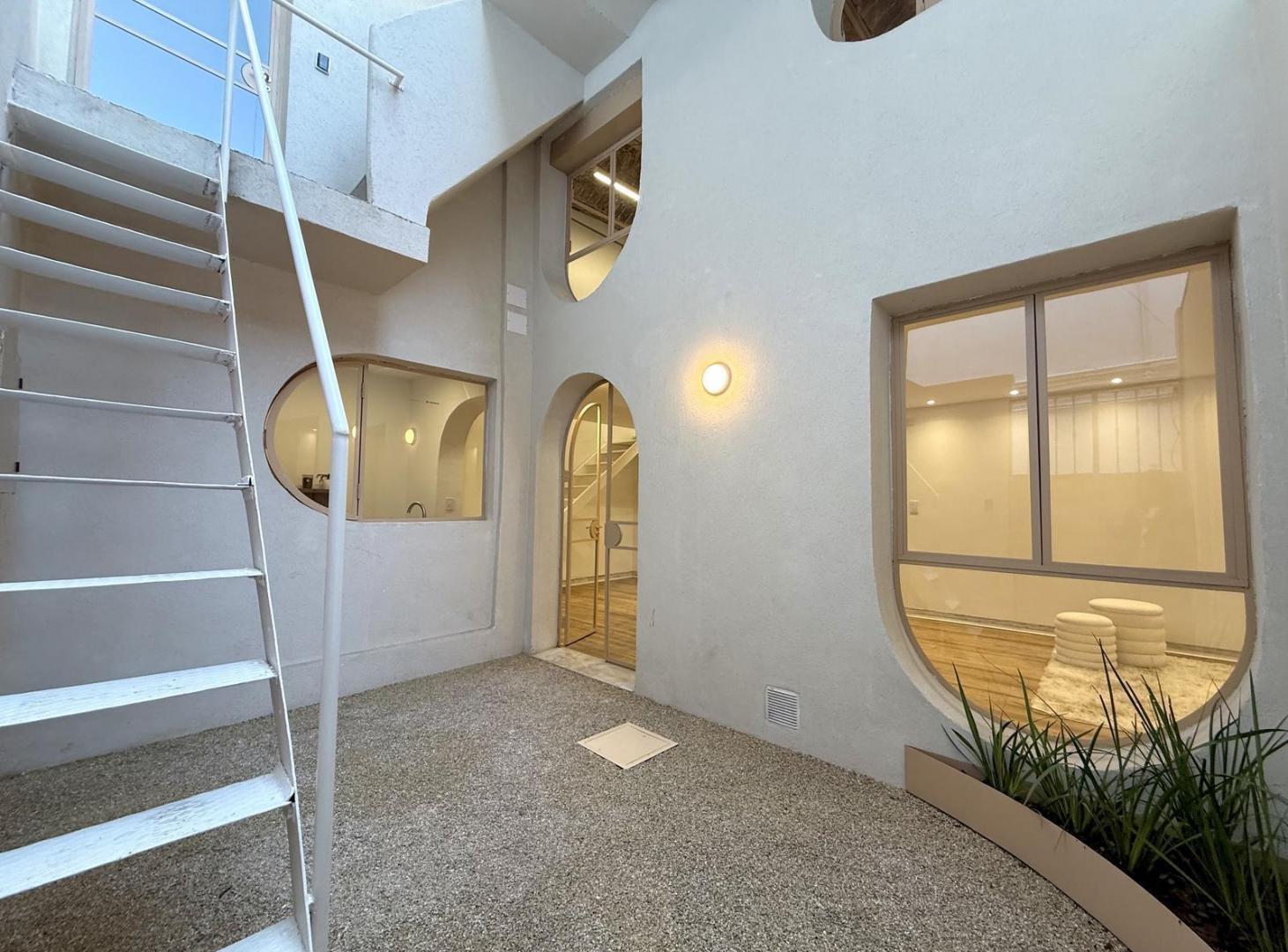 Foto de VENTA - PH DE 2 DORMITORIOS + COMODIN - ZONA CENTRO, imagen 1