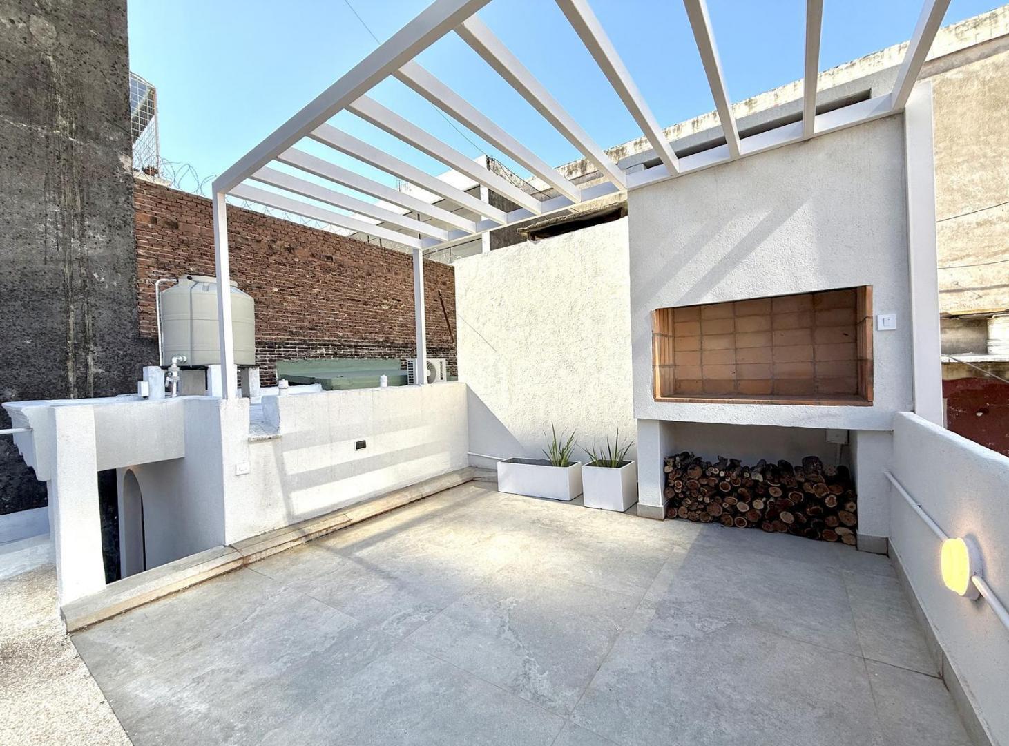 Foto de VENTA - PH DE 2 DORMITORIOS + COMODIN - ZONA CENTRO, imagen 4