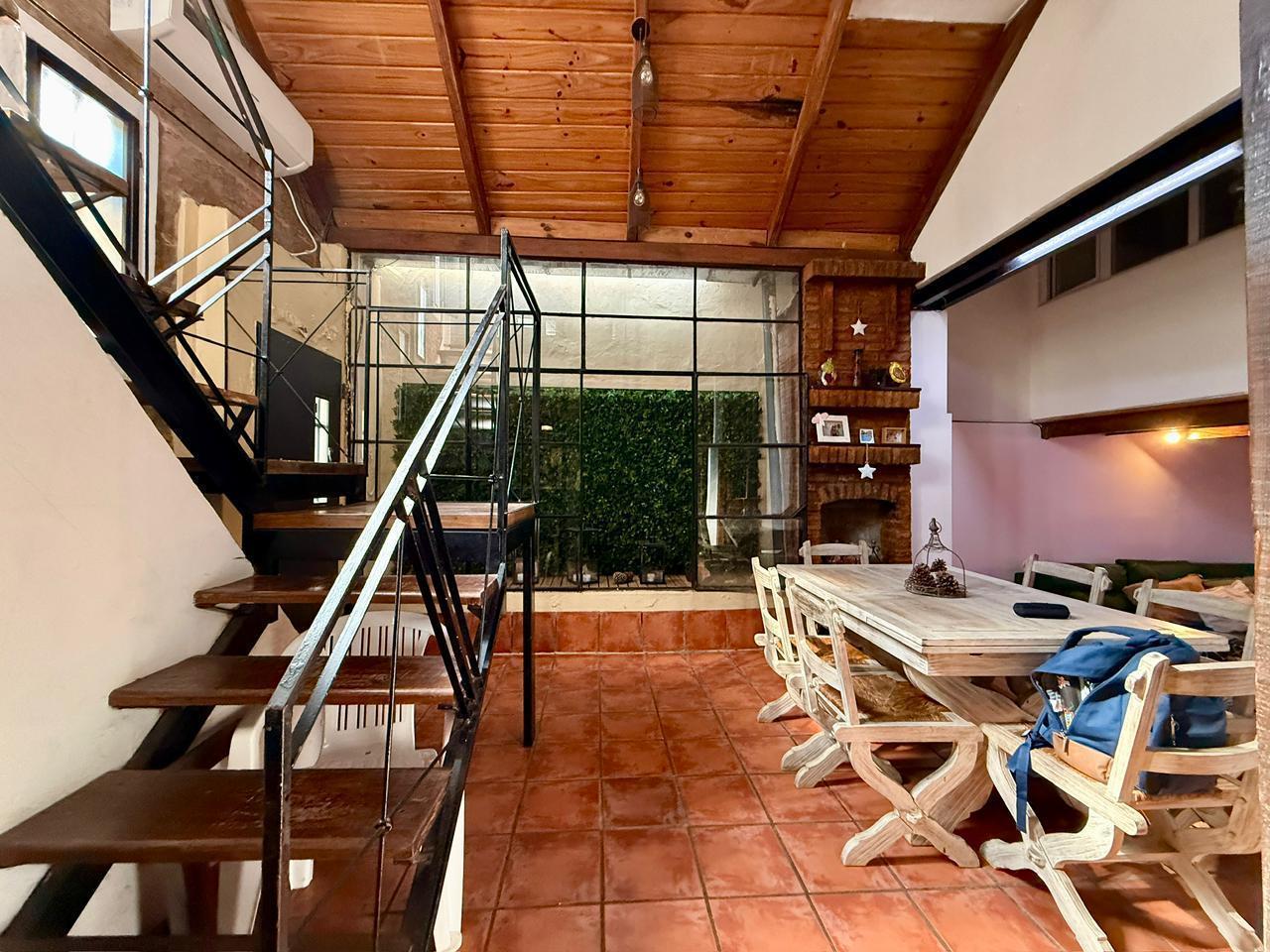 Foto de VENTA - CASA PASILLO DE 2 DORMITORIOS CON QUINCHO CERRADO Y TERRAZA, imagen 1
