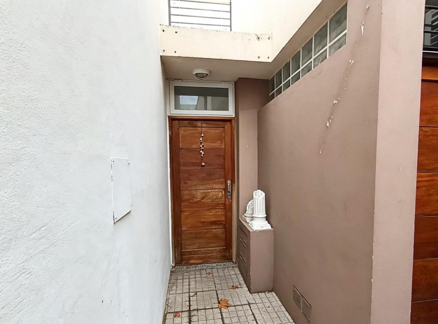 Foto de VENTA | CASA PH DE 2 DORMITORIOS CON PATIO Y TERRAZA DE USO EXCLUSIVO |, imagen 2