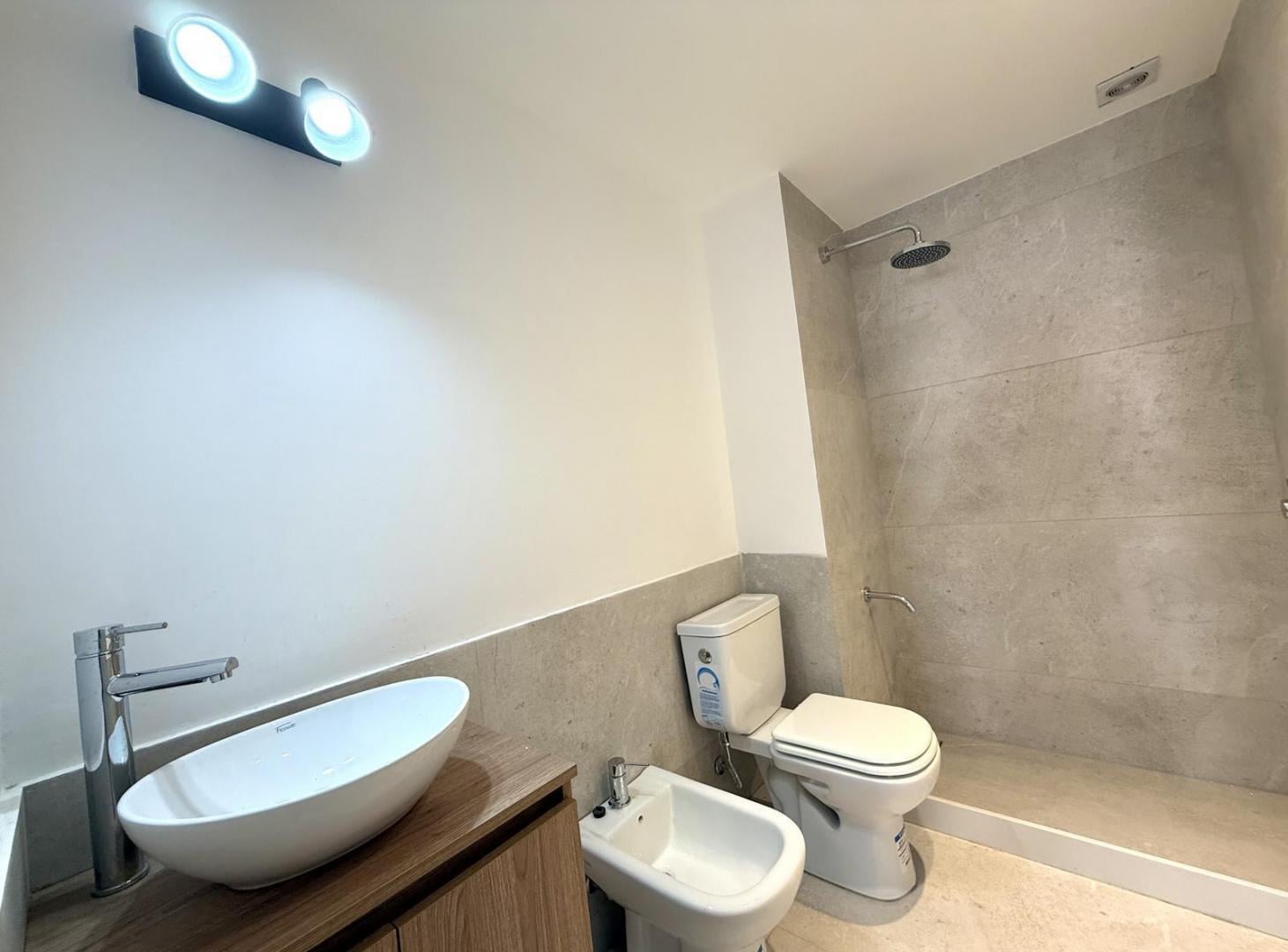 Foto de VENTA - DEPARTAMENTO 2 DORMITORIOS RECICLADO DE AUTOR - CENTRO, imagen 5