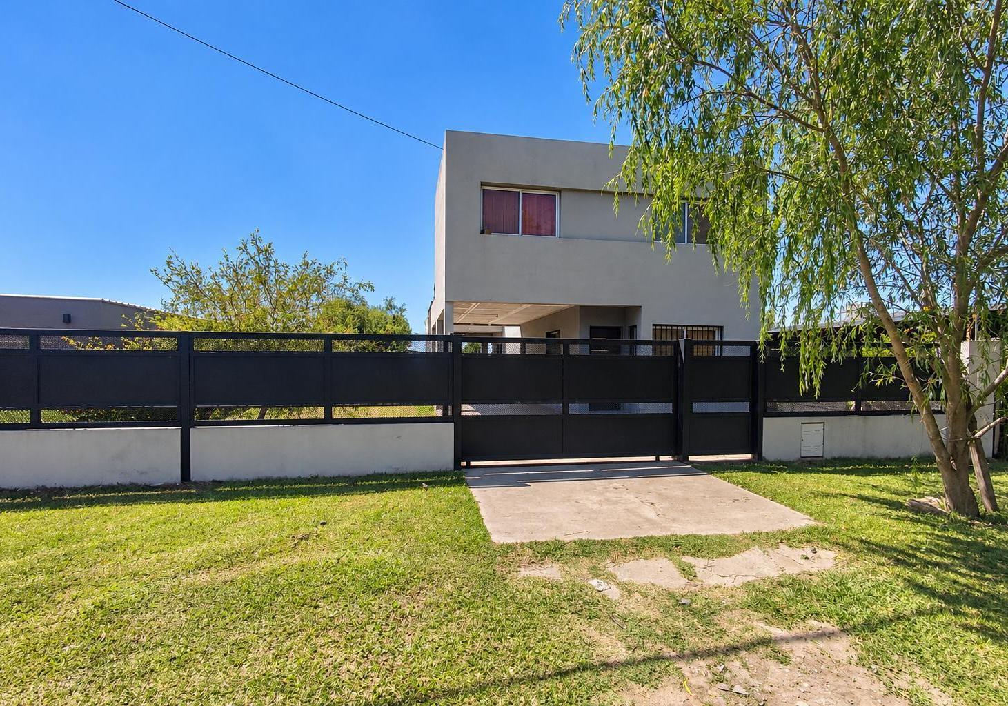 Foto de VENTA | PERMUTA - CASA 3 DORMITORIOS CON PARRILLERO Y PILETA - BARRIO, imagen 3