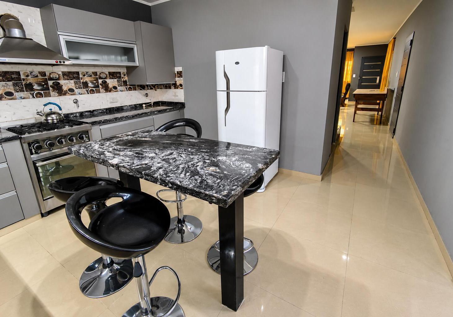 Foto de VENTA | PERMUTA - CASA 3 DORMITORIOS CON PARRILLERO Y PILETA - BARRIO, imagen 2
